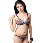 फिटिंग की चड्डी और ब्रा में नंगी लडकियों के फोटो Hot Indian Bold Model wearing tight Net Bra panties Hot Women In Bra And Panties Stock Photos and Pictures