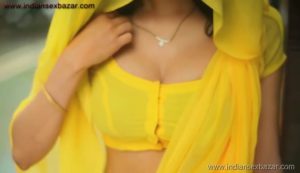 मोटे मोटे बोबे दिखा रही है भाभी पीली साड़ी में Hot women in yellow saree Nude showing Boobs and Pussy and Shagging Fake xxx photo (4)