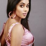 Sexy Indian girl in Blouse showing Big Boobs and Cleavage desi boobs pics hot boobs images Hot Indian Girls photos (6)