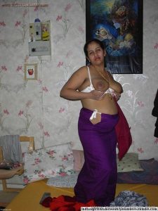 Bhabhi aunty removing her Bra and Dress Full HD Porn Videos Free Download xxx photos nude images (11)
