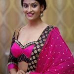 Sexy Indian girl in Blouse showing Big Boobs and Cleavage desi boobs pics hot boobs images Hot Indian Girls photos (16)