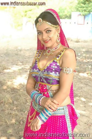 Sexy Indian girl in Blouse showing Big Boobs and Cleavage desi boobs pics hot boobs images Hot Indian Girls photos (40)