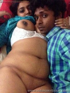 बीवी का दूध पीती हुए फोटो बीवी के बोबे चूसते हुए फोटो Wife's Boobs Sucking XXX Pic (2)