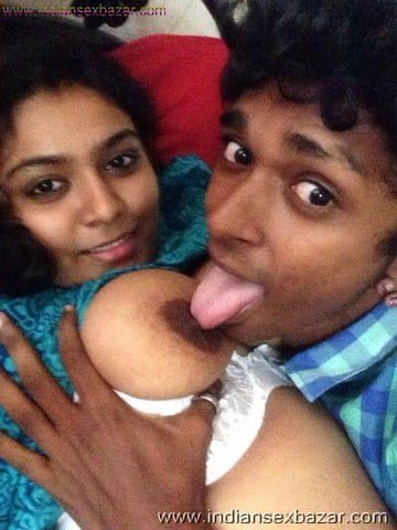 बीवी का दूध पीती हुए फोटो बीवी के बोबे चूसते हुए फोटो Wife's Boobs Sucking XXX Pic (3)