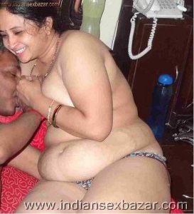 Desi aunty removes dress and exposing big boobs Full HD Porn XXX Images free nude photo (14)