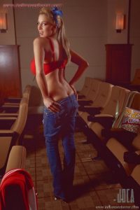Jordan Carver Removing Bra Nude in Theatre Eating Popcorn Jjordan Carver Big Boobs Nude Porn Pic Jordan Carver xxx porn pic (11)