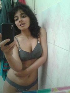 Indian Girl Naked in Bathroom Indian girl sexy boobs and chut (10)