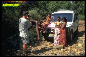 आदिवासी महिला की झोपड़ी में चुदाई कुत्ते के साथ नंगी ब्लू फिल्म पोर्न विडियो और फोटोज (1)