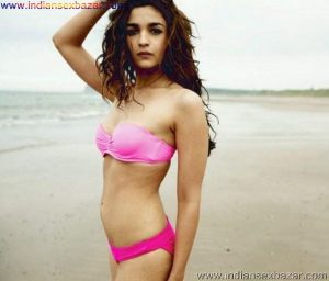 बॉलीवुड एक्ट्रेस इन बिकिनी Bollywood Actresses In Bikini HD Photos Indian Actress Hot Bikini Photo Collection Bikini Pic Download Girl In Bikini Photo (10)