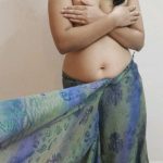 देवर भाभी की साड़ी उतार कर भाभी की पोर्न फिल्म बनाते हुए फोटो देवर भाभी सेक्स के फोटो (3)