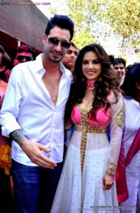 Indian Pornstar Sunny Leone Celebrating Holi See Her Big Boobs VERY SEXY PIC (5)