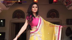 इंडियन रंडी साड़ी ब्लाउज में मोटे मोटे बोबे दीखते हुए Indian Randi In Yellow Saree Xxx (5)