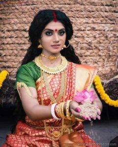 Sexy Indian Bhabhi In Saree Blouse Very Hot And Sexy Striping Saree Photos (10)