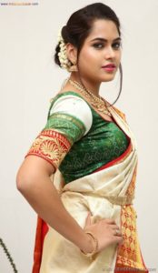 Sexy Indian Bhabhi In Saree Blouse Very Hot And Sexy Striping Saree Photos (3)