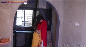 मेरे बहु बेटे अकेले में रोमांस करते हुए फोटो Indian Sex Scandals (2)