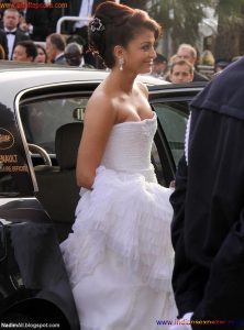 Naked Photo And Video Aishwarya Rai Real Big Milky Boobs Showing From Clothes (10)