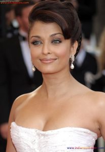 Naked Photo And Video Aishwarya Rai Real Big Milky Boobs Showing From Clothes (15)