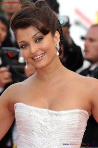 Naked Photo And Video Aishwarya Rai Real Big Milky Boobs Showing From Clothes (17)