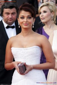 Naked Photo And Video Aishwarya Rai Real Big Milky Boobs Showing From Clothes (19)