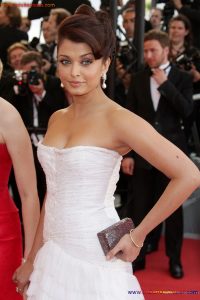 Naked Photo And Video Aishwarya Rai Real Big Milky Boobs Showing From Clothes (20)