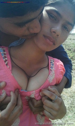 इंडियन पोर्न इंडियन स्कूल गर्ल के मोटे मोटे बूब्स दबाते हुए पोर्न फोटो Boobs Pressing Photos (2)
