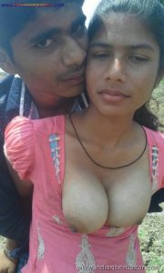 इंडियन पोर्न इंडियन स्कूल गर्ल के मोटे मोटे बूब्स दबाते हुए पोर्न फोटो Boobs Pressing Photos (4)