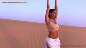 गन्दा नाच करते हुए माल लड़की रेगिस्तान में गांड हिला कर बेली डांस करते हुए Belly Dance Videos (19)