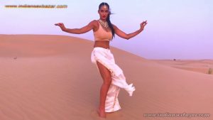 गन्दा नाच करते हुए माल लड़की रेगिस्तान में गांड हिला कर बेली डांस करते हुए Belly Dance Videos (4)