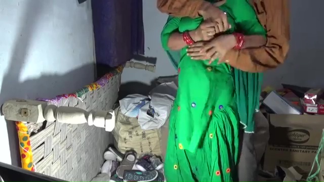 ग्राहक ने घोड़ी बनाकर सेठानी की गांड मारी चूड़ियों के गोदाम में इंडियन हिन्दी पोर्न विडियो 1