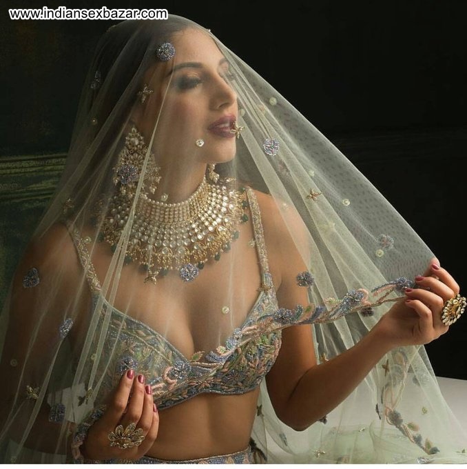 Half Nude Newly Married Indian Bride XXX HD Porn Pic Collection 8
