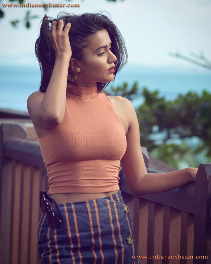 Hot And Sexy Pics Of Indian Tik Tok Girl Garima Chaurasia Nice Big Boobs And Big Ass 3
