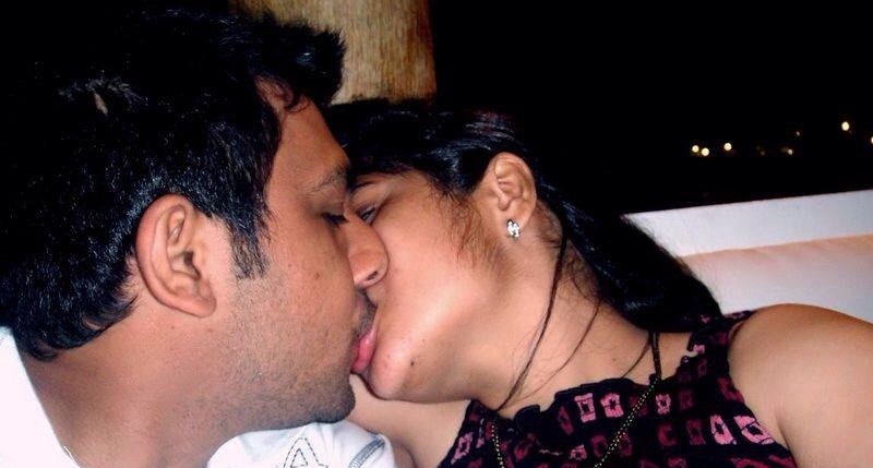 Indian Boyfriend Girlfriend Hot Kissing दारू पिलाकर चुदाई करी कोचिंग क्लास में मिली लड़की की हिन्दी सेक्स स्टोरी