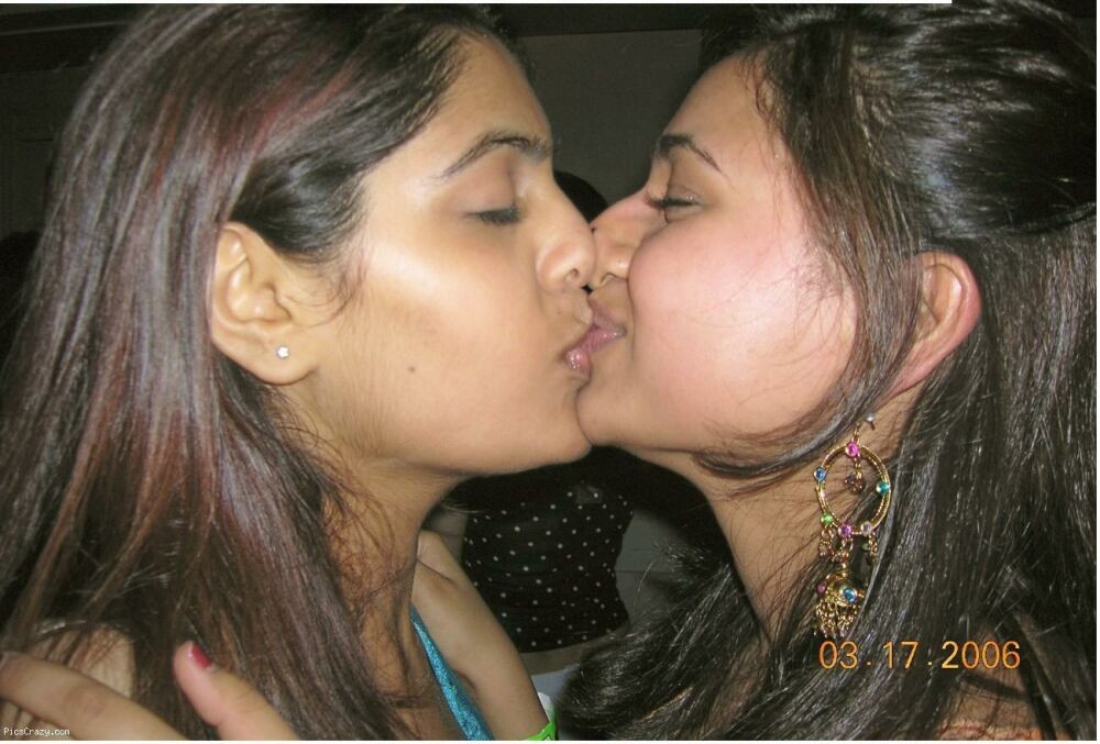 Indian School Girls XXX Sex Stories In Hindi