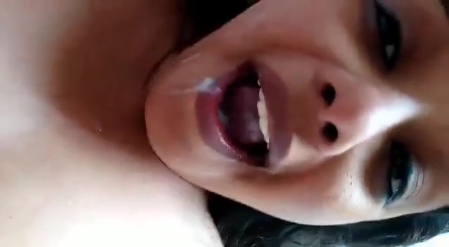चुदाई के बाद लड़की के मुंह पर वीर्य निकालते हुए Indian Porn Video XXX Photo Gallery 6