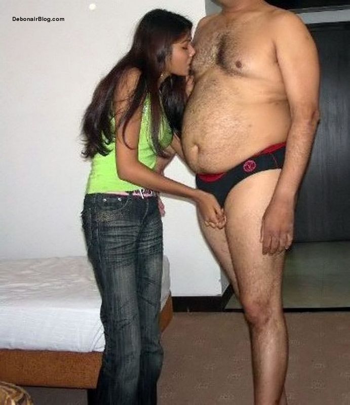 गरीब लड़की पैसो के खातिर कॉल गर्ल बन चुदवाने लगी Hindi Sex Story 3
