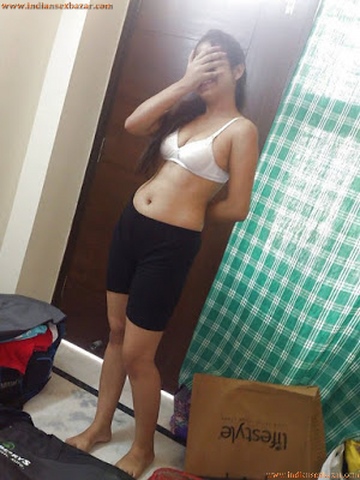 गर्लफ्रेंड की XXX पोर्न तस्वीरें Boyfriend Captured Naked Photos Of Girlfriend Desi XXX Porn Pic 1