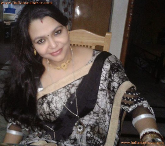 तलाक के बाद नौकर मेरी माँ की चूत चुदाई करने लगा हिन्दी सेक्स कहानी 4