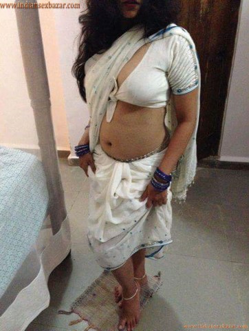 मेरी रंडी माँ की प्यासी बुर चोदते हुए मोहल्ले के लड़के को पकड़ा हिन्दी सेक्स स्टोरी 1