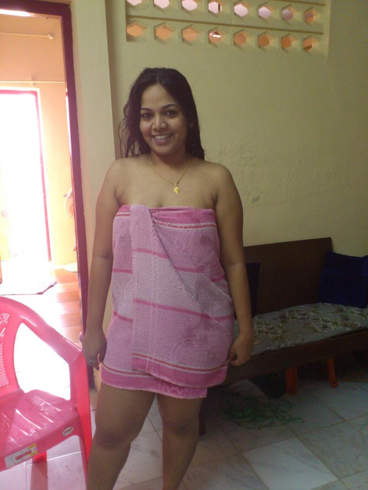 Indian Girl In Tawel After Bath ठरकी ससुर ने बहु की दबाकर चुदाई करी पीरियड के दौरान Hindi Sex Story
