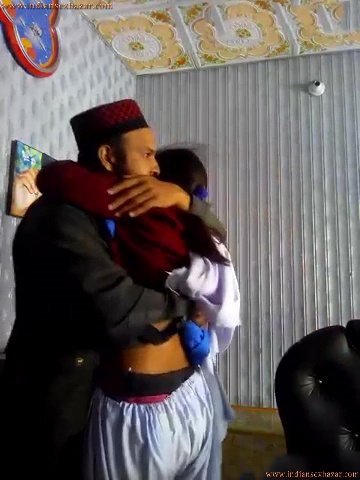 मदरसे में अधेड़ उम्र का मौलाना स्कूल की लड़की के साथ सेक्स करते हुए Desi XXX Porn Video And Fucking Pictures 1