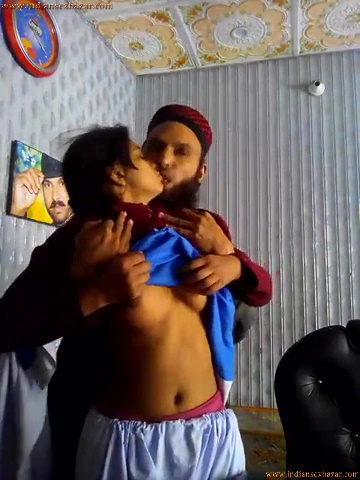 मदरसे में अधेड़ उम्र का मौलाना स्कूल की लड़की के साथ सेक्स करते हुए Desi XXX Porn Video And Fucking Pictures 3