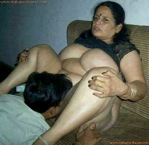 Indian XXX Stories पार्क में मिली सेक्सी आंटी की भोसड़ी चोदी हिन्दी सेक्स कहानी 1