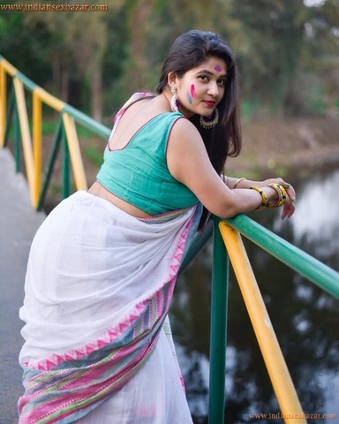 होली पर खुबसूरत भाभी के सेक्सी जिस्म के साथ मस्ती करते हुए देवर Hot Photos Bold Pictures 5