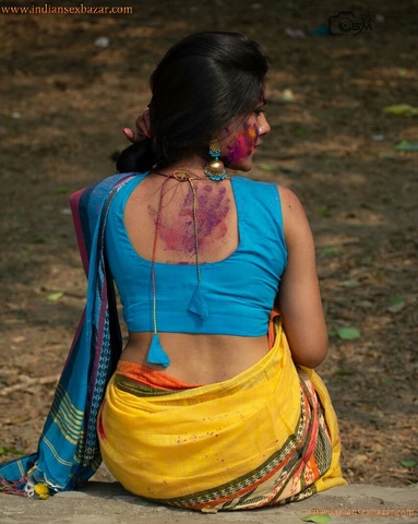 Sexy Indian Women Holi Colorful Photos होली के दिन माँ को चाचा ने रगड़ा रंग लगाने के बहाने Hot Pictures 1