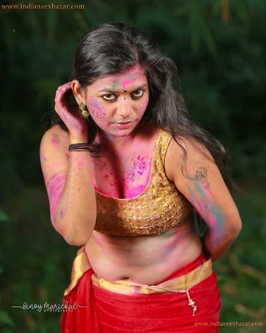Sexy Indian Women Holi Colorful Photos होली के दिन माँ को चाचा ने रगड़ा रंग लगाने के बहाने Hot Pictures 13