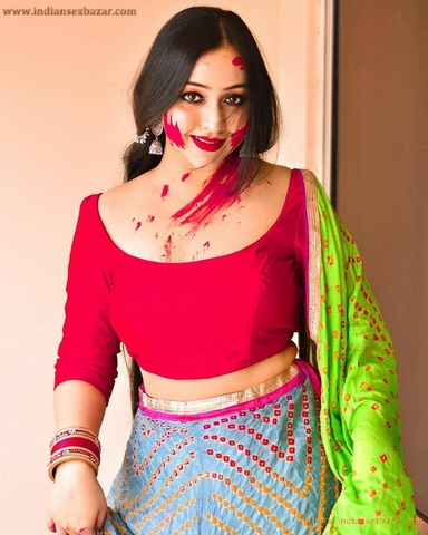 Sexy Indian Women Holi Colorful Photos होली के दिन माँ को चाचा ने रगड़ा रंग लगाने के बहाने Hot Pictures 15