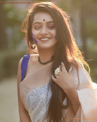 Sexy Indian Women Holi Colorful Photos होली के दिन माँ को चाचा ने रगड़ा रंग लगाने के बहाने Hot Pictures 16