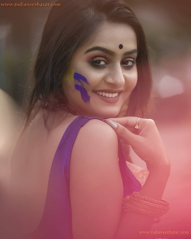 Sexy Indian Women Holi Colorful Photos होली के दिन माँ को चाचा ने रगड़ा रंग लगाने के बहाने Hot Pictures 17