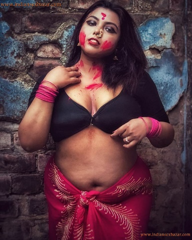Sexy Indian Women Holi Colorful Photos होली के दिन माँ को चाचा ने रगड़ा रंग लगाने के बहाने Hot Pictures 19