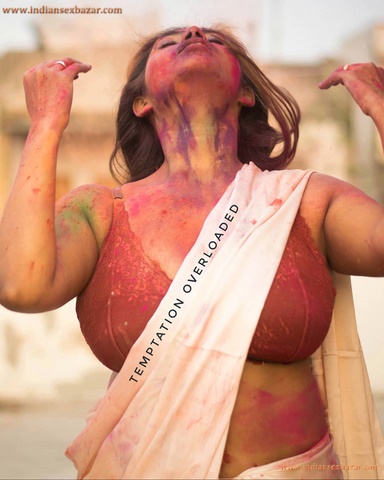 Sexy Indian Women Holi Colorful Photos होली के दिन माँ को चाचा ने रगड़ा रंग लगाने के बहाने Hot Pictures 25